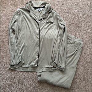 Nicole Miller Women’s Ribbed Green Long Sleeve Pajama Set